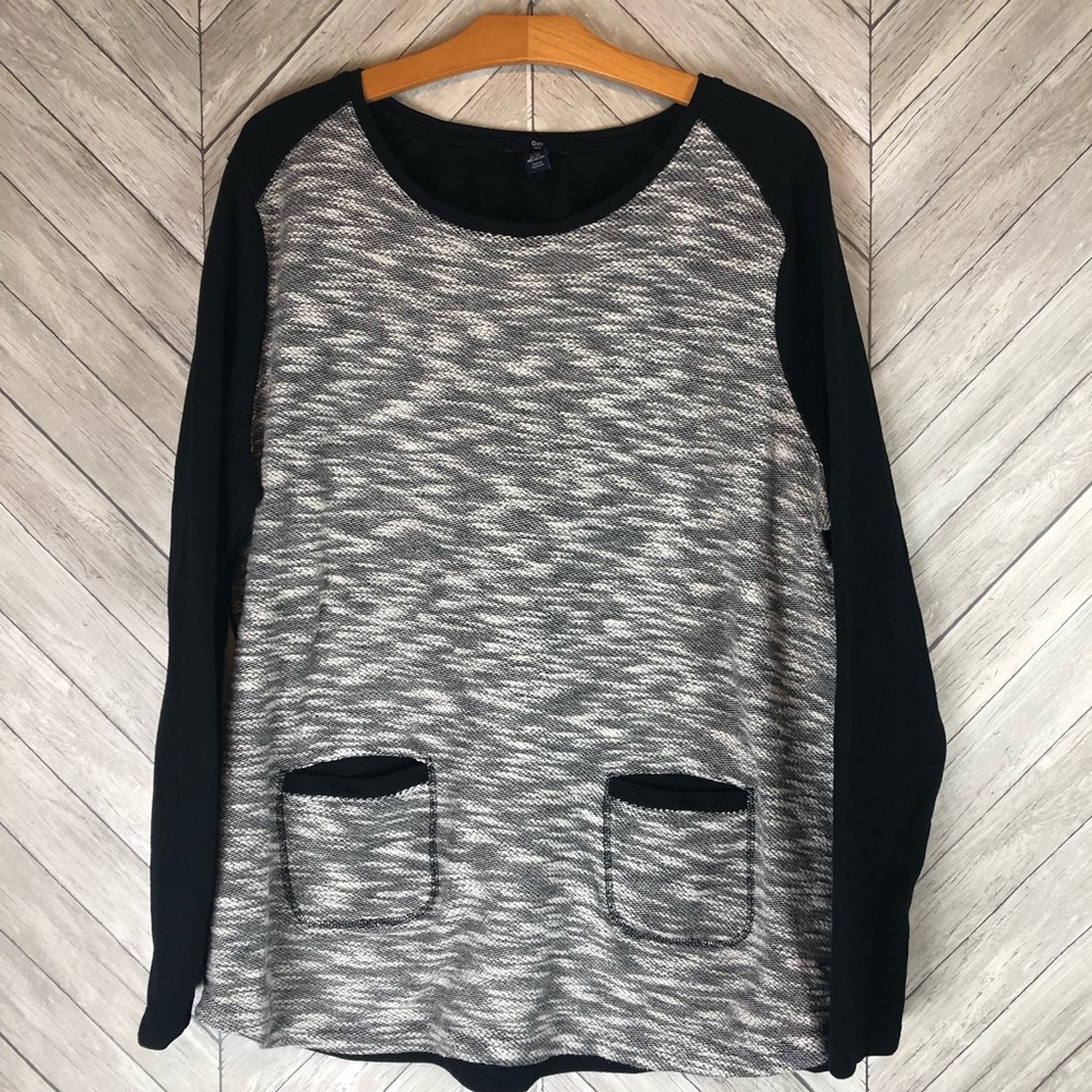 GAP Black and Gray Sweatshirt